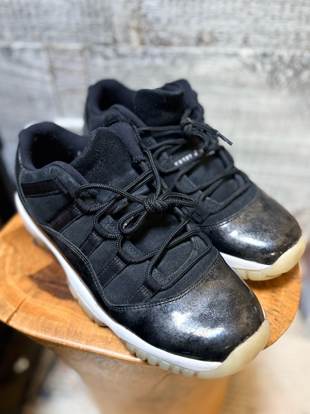 Air Jordan 11 Retro Low GS "Barons" Sneakers - Y7 W8.5, Black/White 528896-010